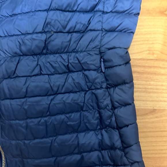 Massimo Dutti Lightweight Puffer Vest - Picture 3 of 8